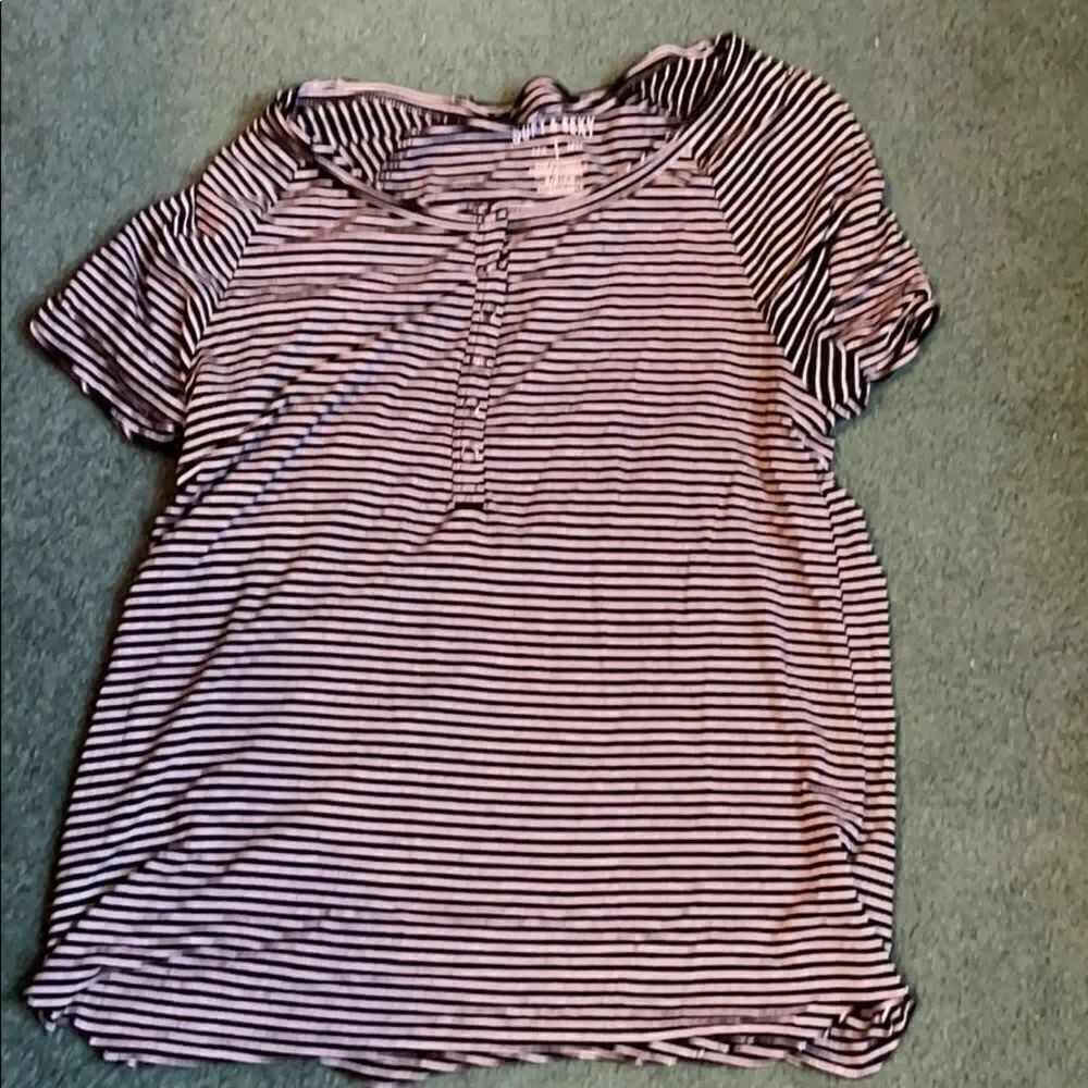 American Eagle top 